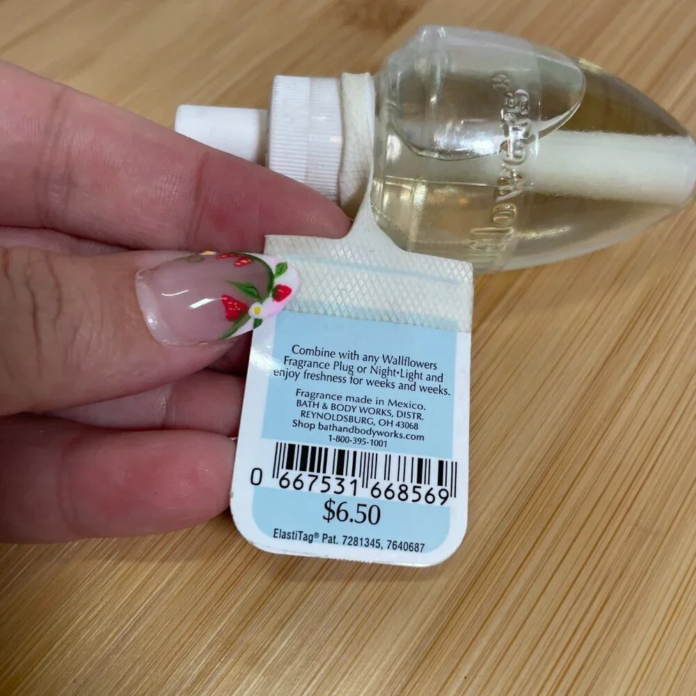 Bath & Body Works White Barn No 3 Renew Refresh Single Wallflower Refill Bulb